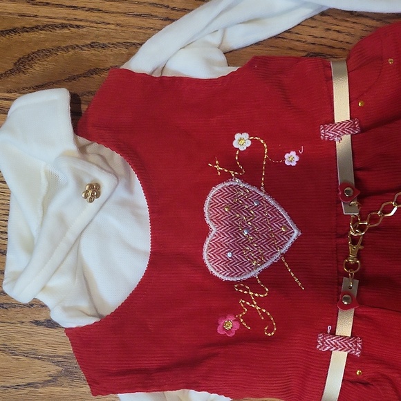 Girls dress red very cute NWT wintery 24 M  gold belt and zippered back with lin - Picture 3 of 8